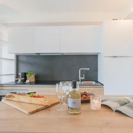 Misultin House & Swimming Pool, Luxury In By Rent Apartman *